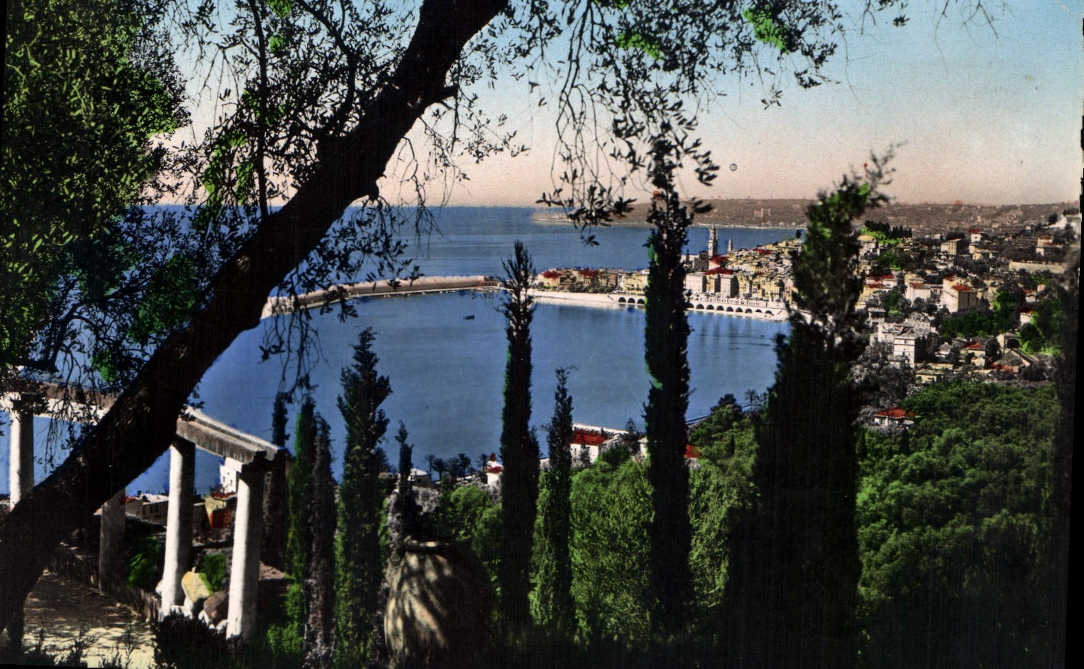 CPA Menton Vue Artistique 