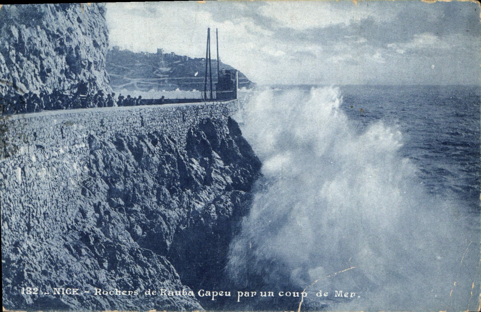CPA Nice Rochers de Rauba Capeau par un coup de Mer 