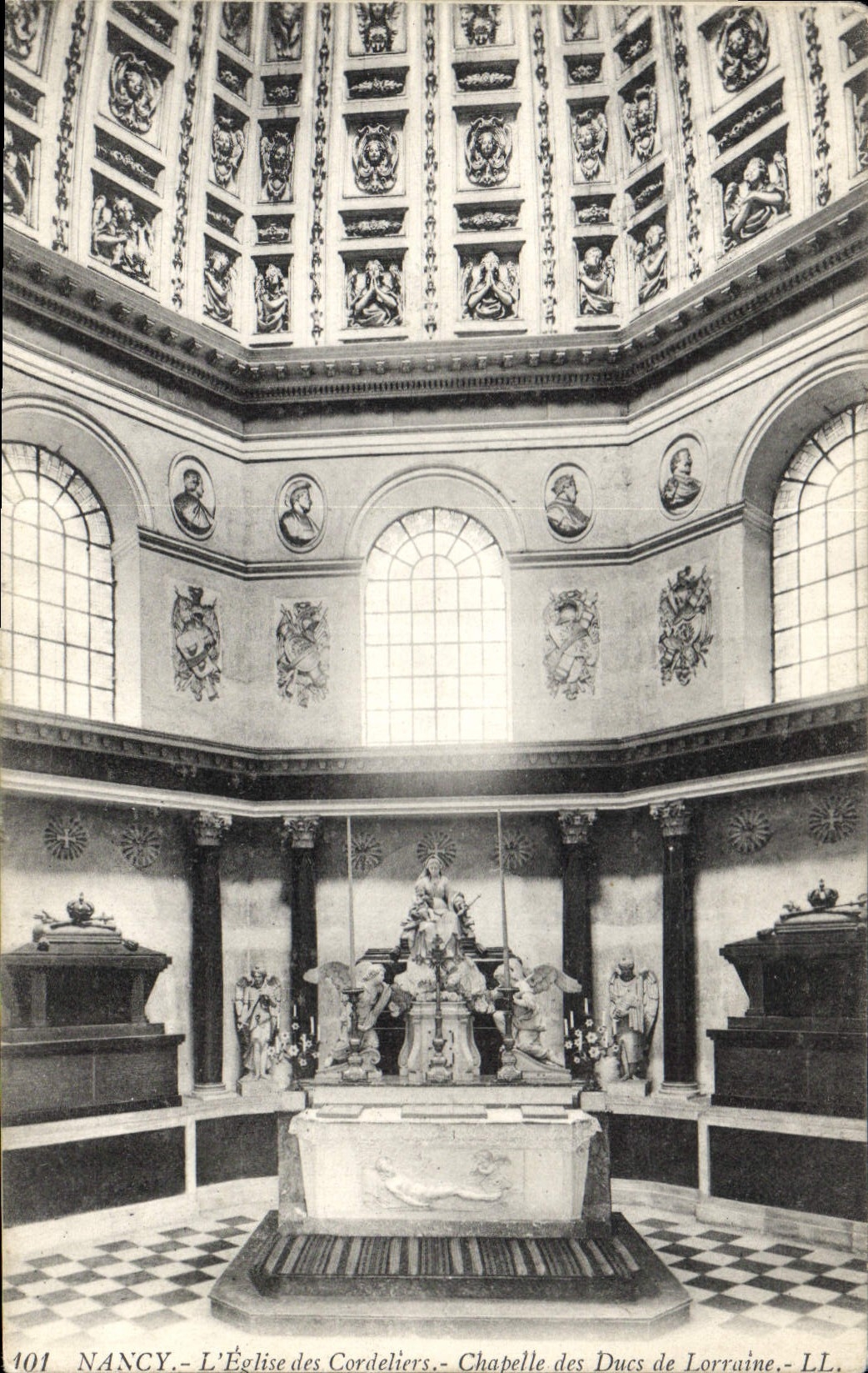 CPA Nancy L'Eglise des Cordeliers Chapelle des Ducs de Lorraine 