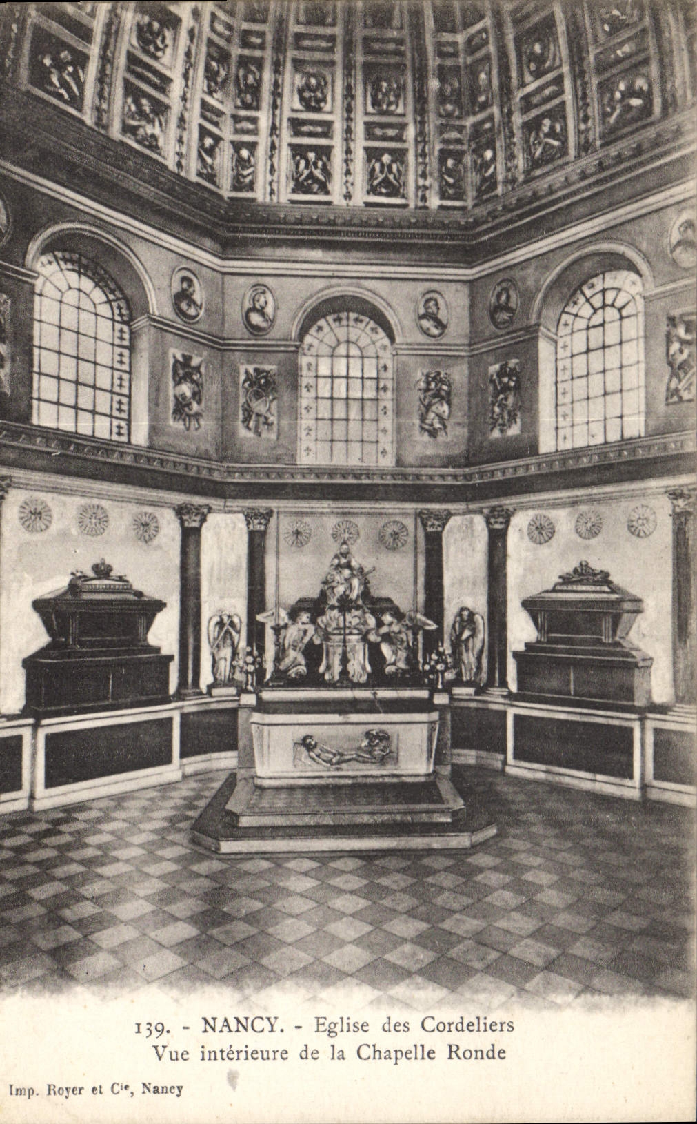 CPA Nancy Eglise des Cordeliers Vue interieure de la Chapelle Ronde 
