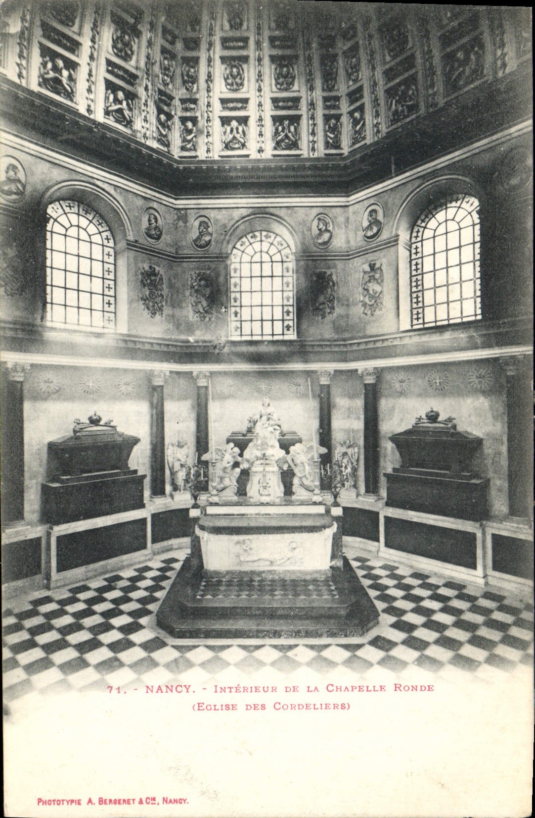 CPA Nancy Interieur de la Chapelle Ronde Eglise des Cordeliers 
