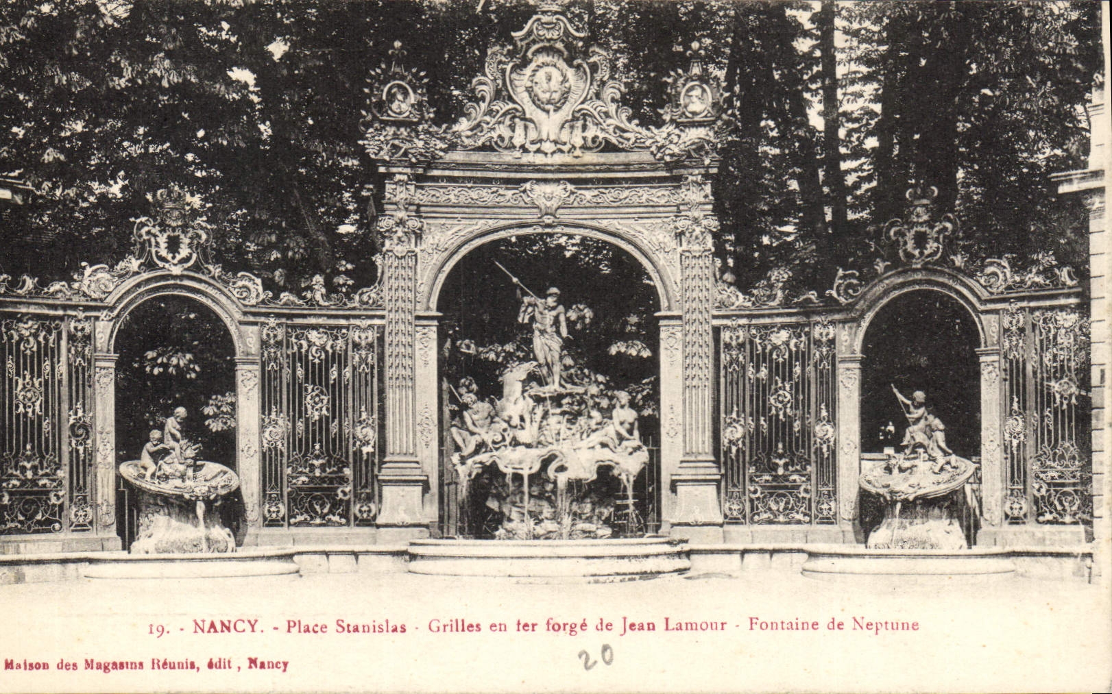 CPA Nancy Place Stanislas Grilles en fer forge de Jean Lamour Fontaine de Neptune 