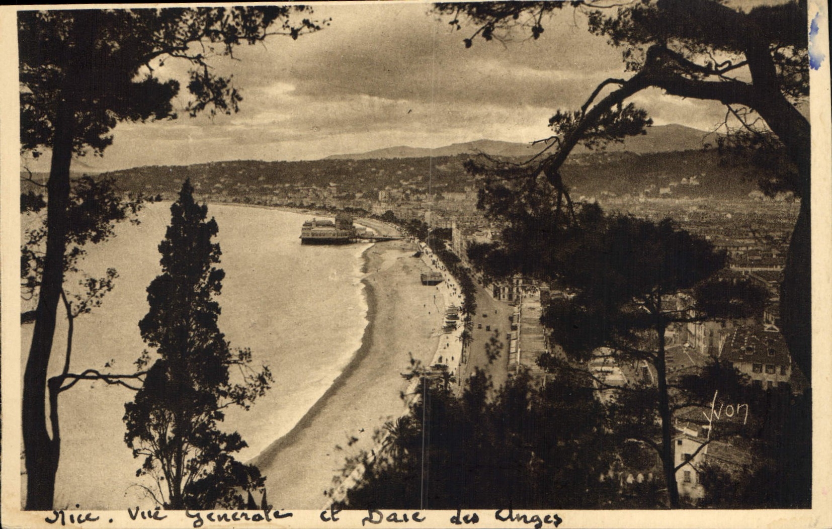 CPA Nice Vue generale et Baie des Anges 