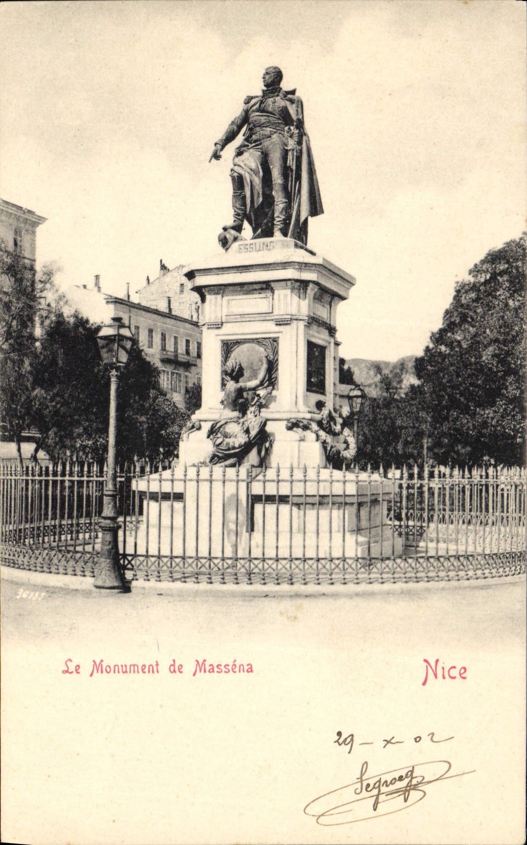 CPA Nice Le Monument de Massena