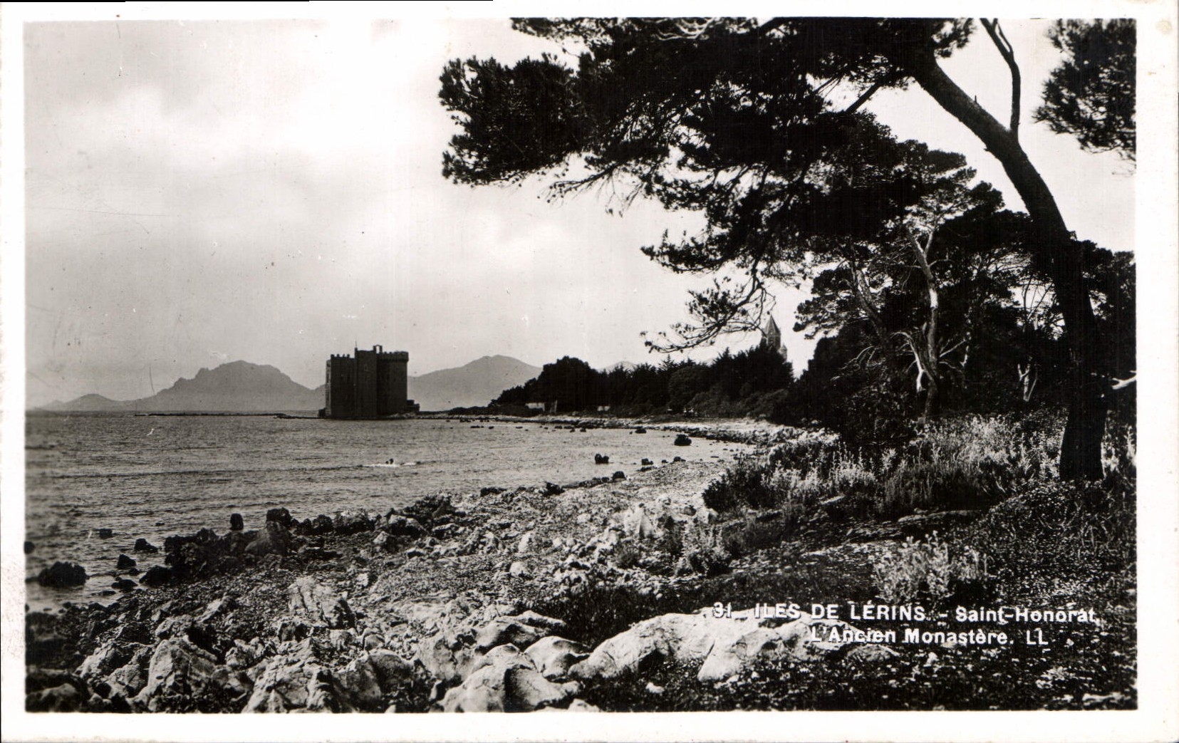 CPA Iles de Lerins Saint Honorat L'Ancien Monastere