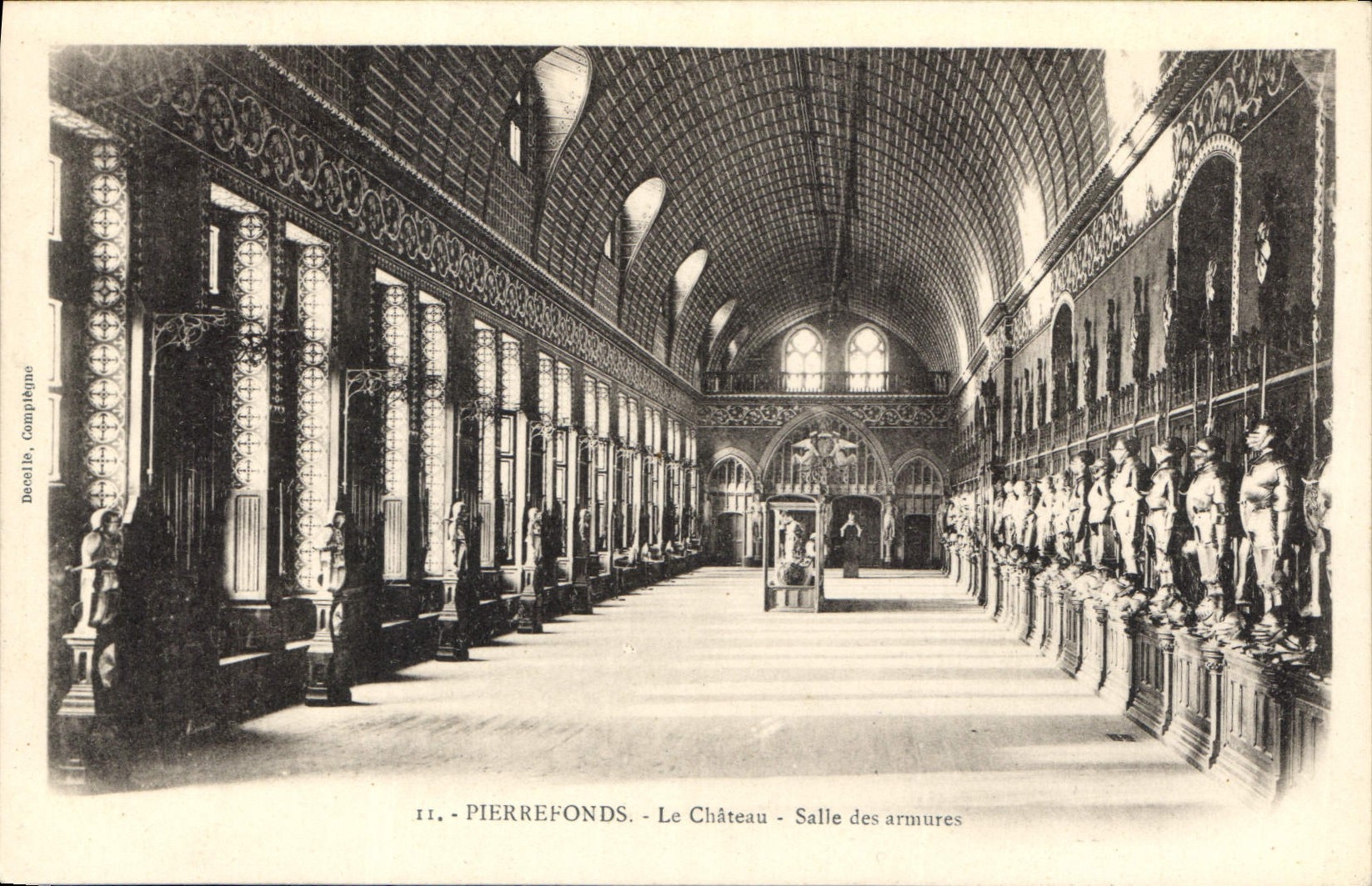 CPA Pierrefonds Le Chateau Salle des armures 