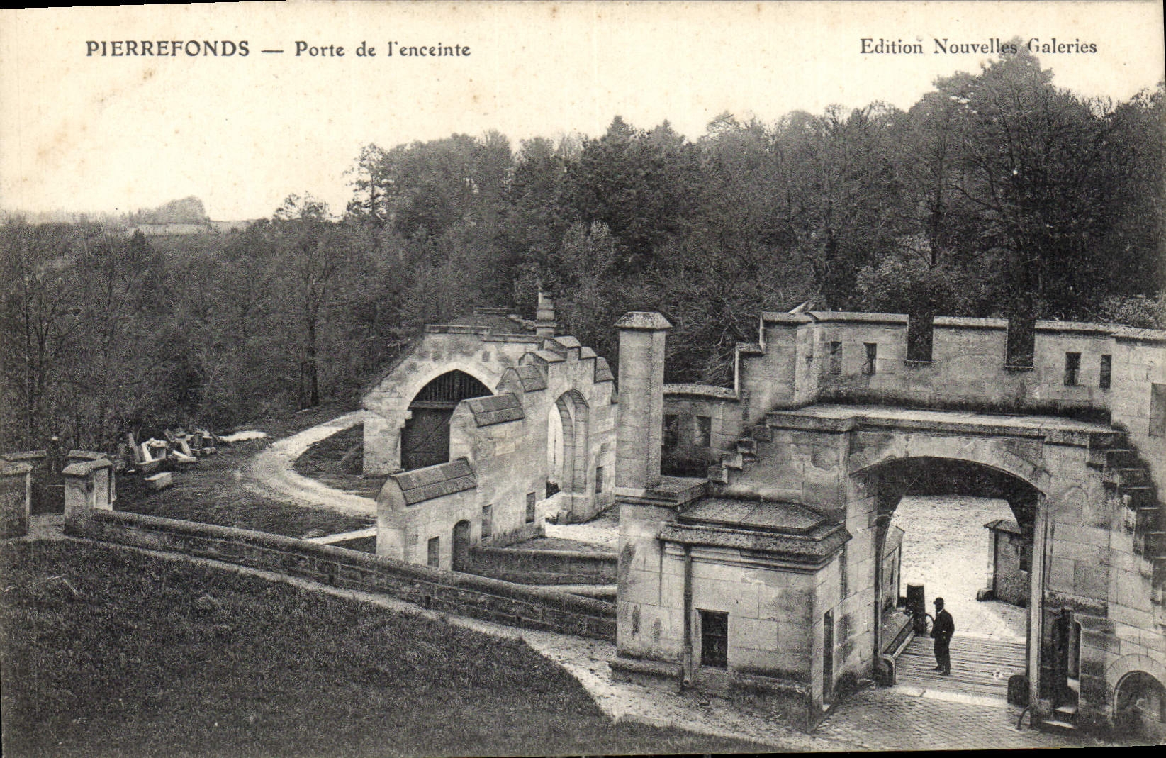 CPA Pierrefonds Porte de l'enceinte 