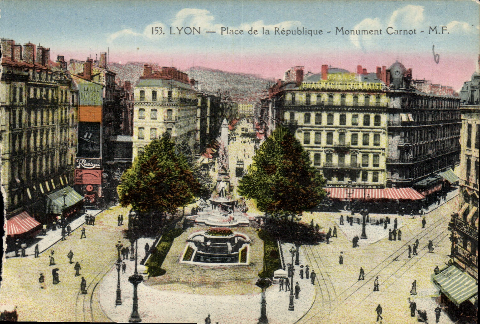 CPA Lyon Place de la Republique Monument Carnot