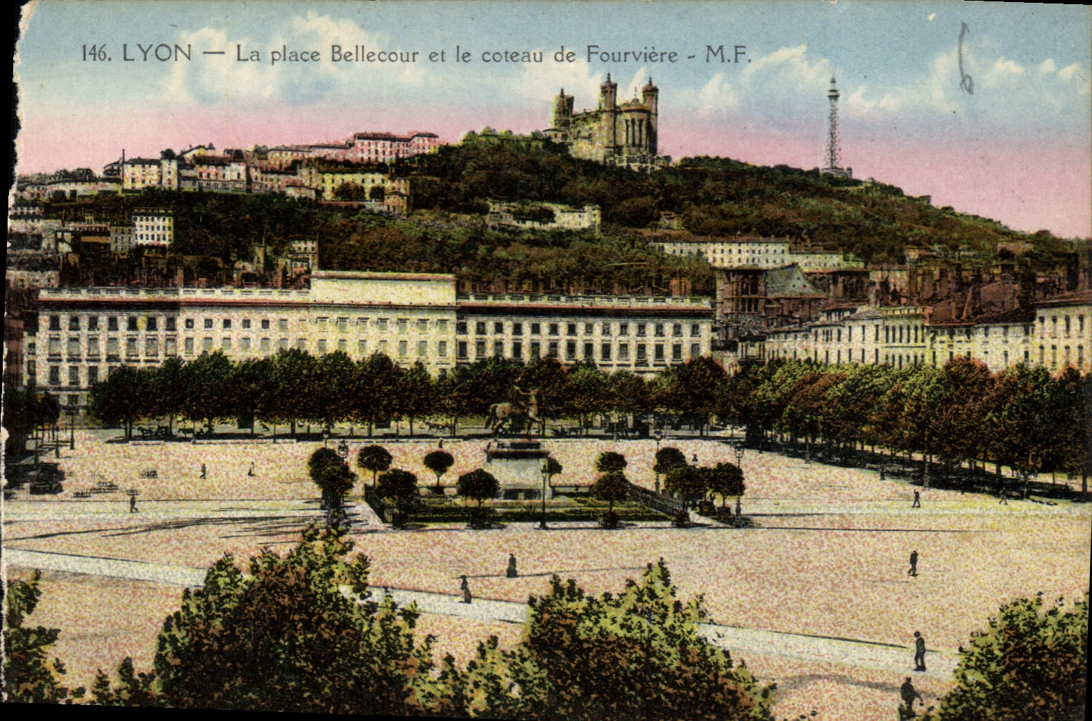 CPA Lyon La place Bellecour et le coteau de Fourviere