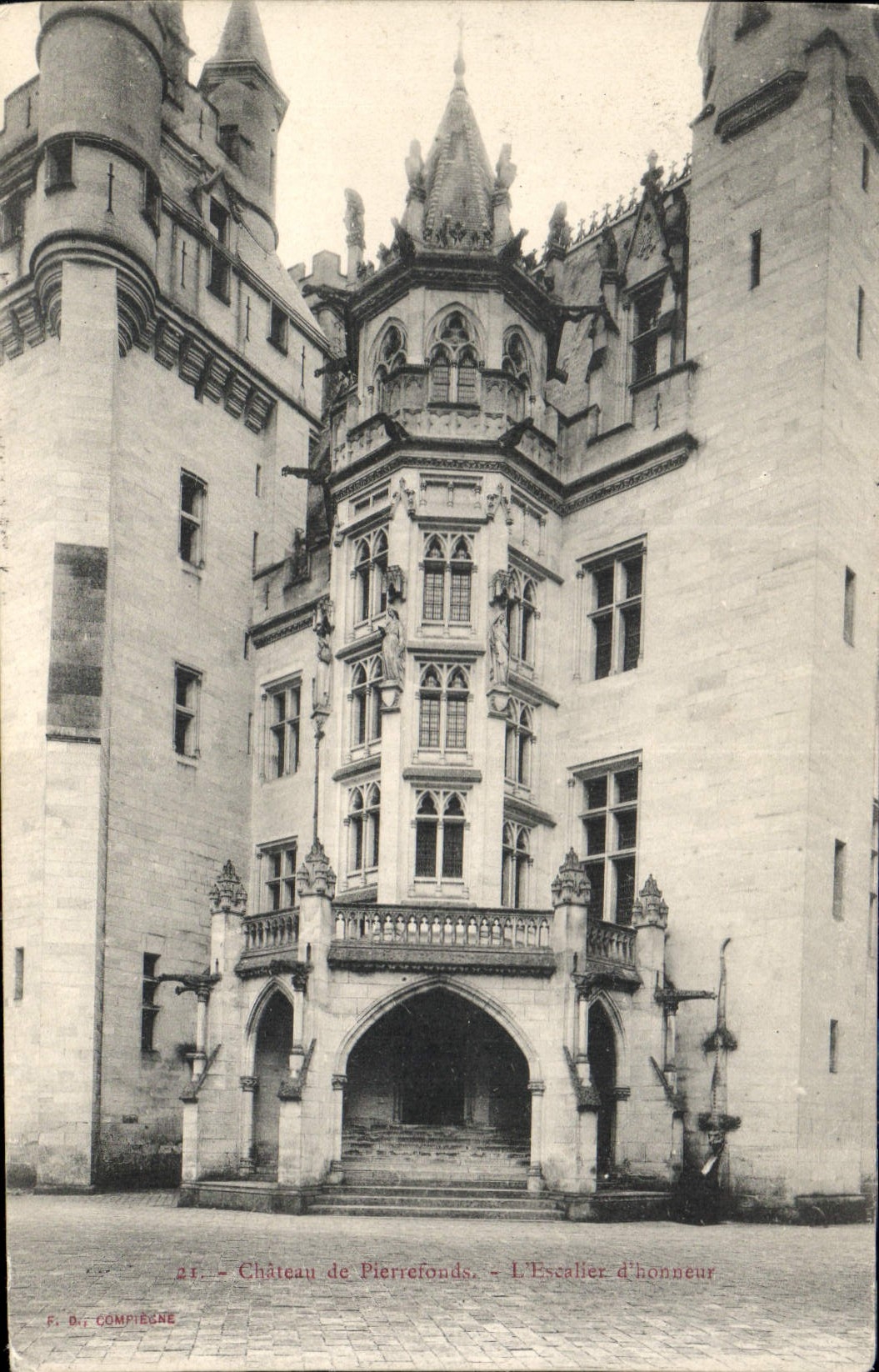 CPA Chateau de Pierrefonds L'Escalier d'honneur 