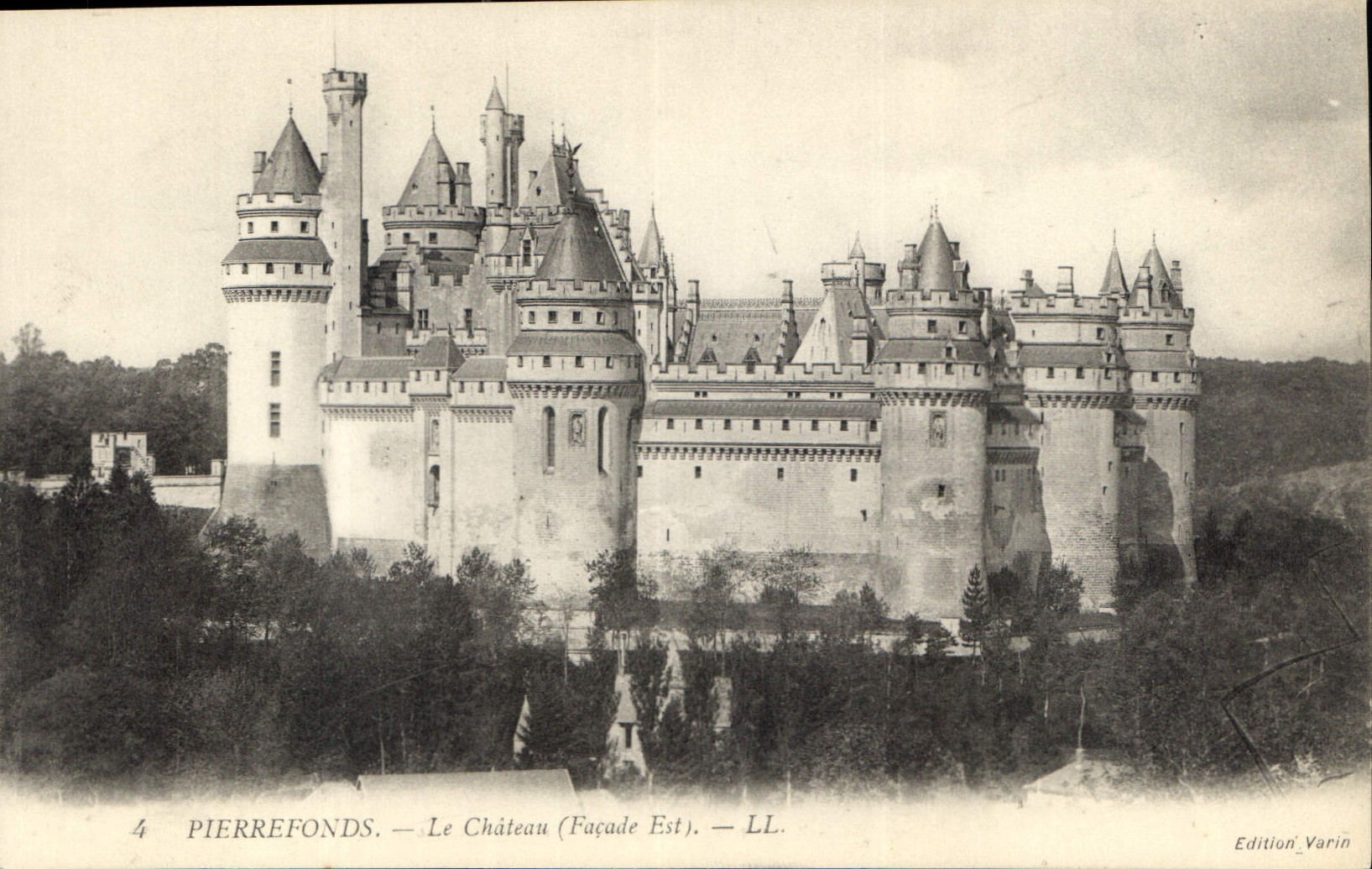 CPA Pierrefonds Le Chateau Facade Est