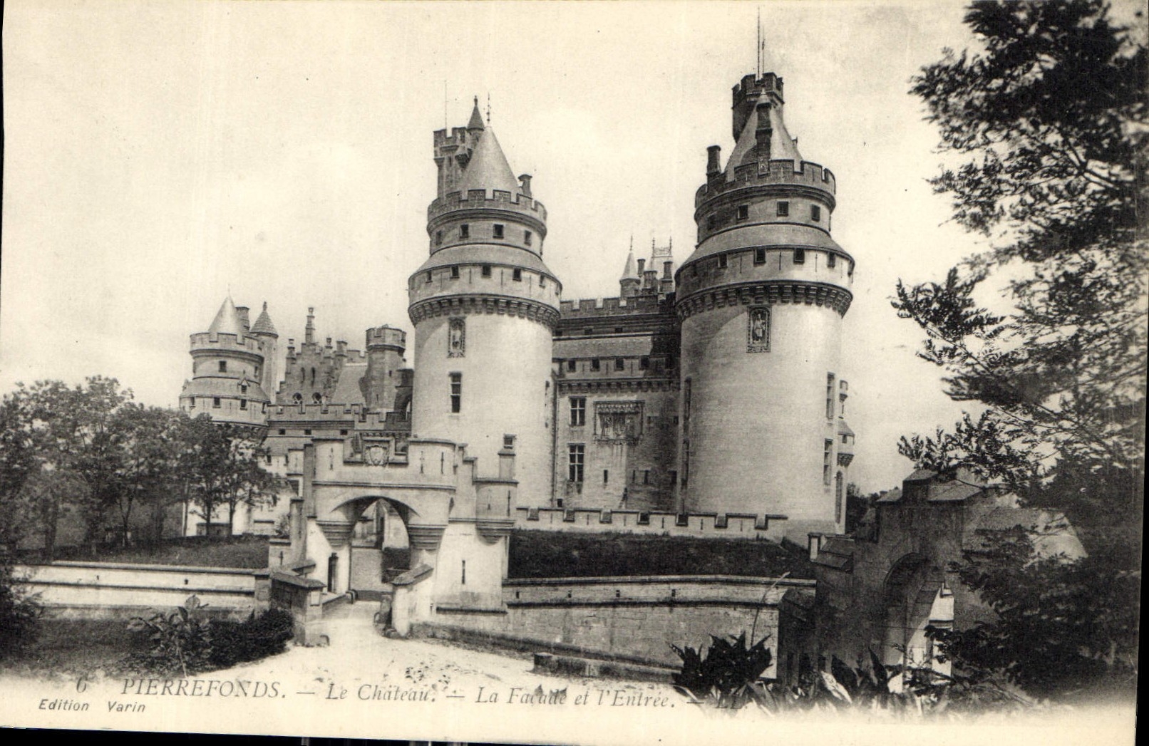CPA Pierrefonds Le Chateau La Facade et l'Entree 