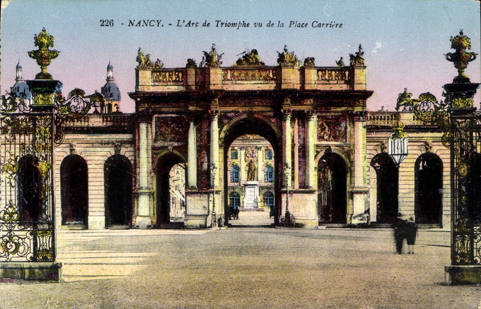 CPA Lyon L'Arc de Triomphe vu de la Place Carriere