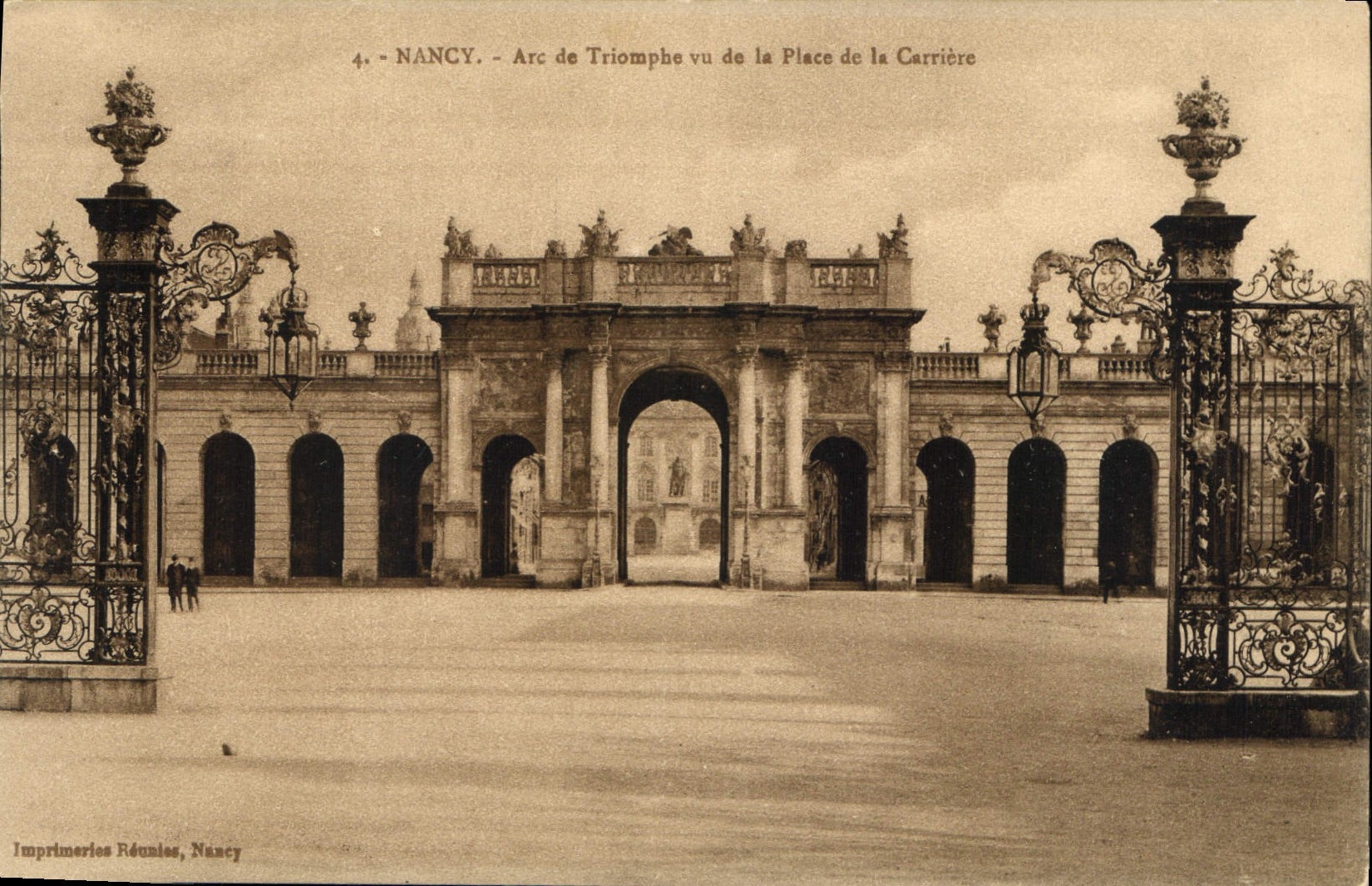 CPA Lyon Arc de Triomphe vu de la Place de la Carriere