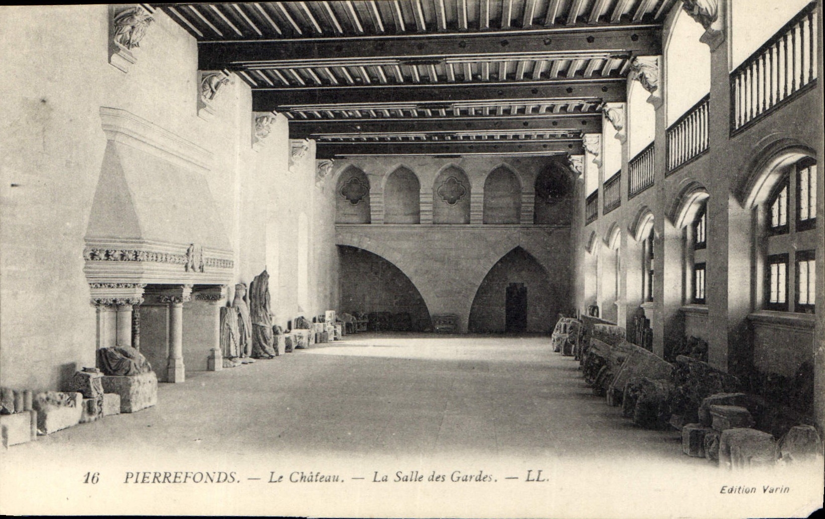 CPA Pierrefonds Le Chateau La Salle des Gardes 