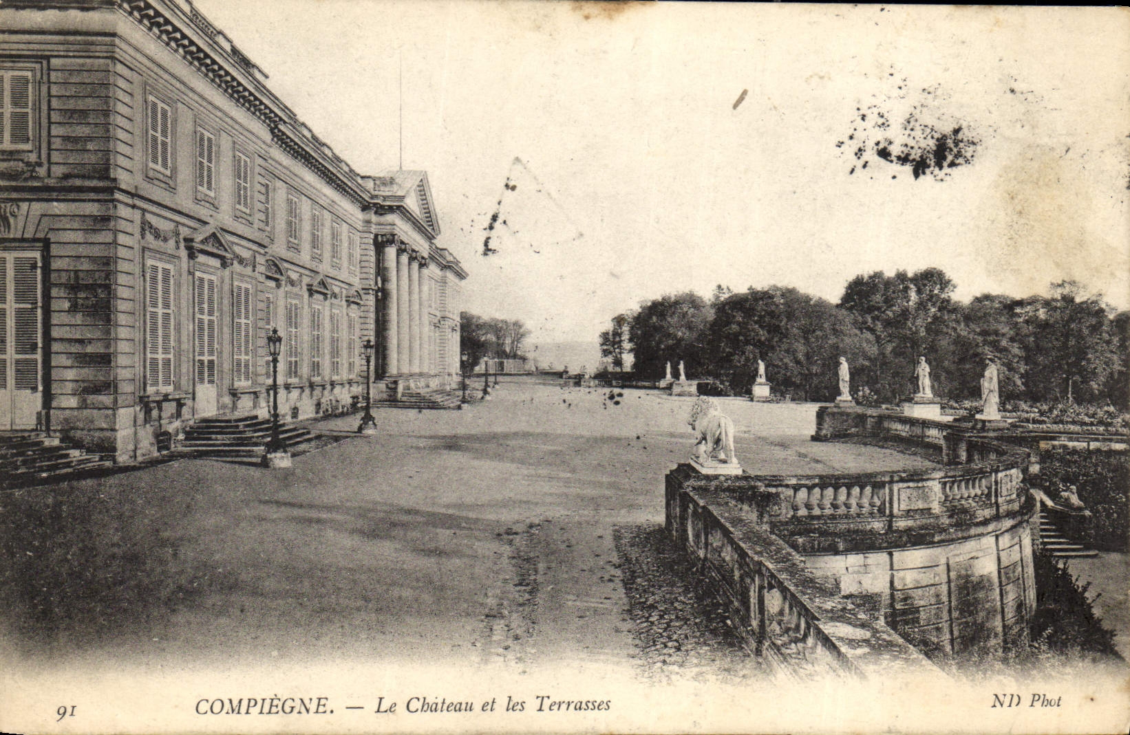 CPA Compiegne Le Chateau et les Terrasses 