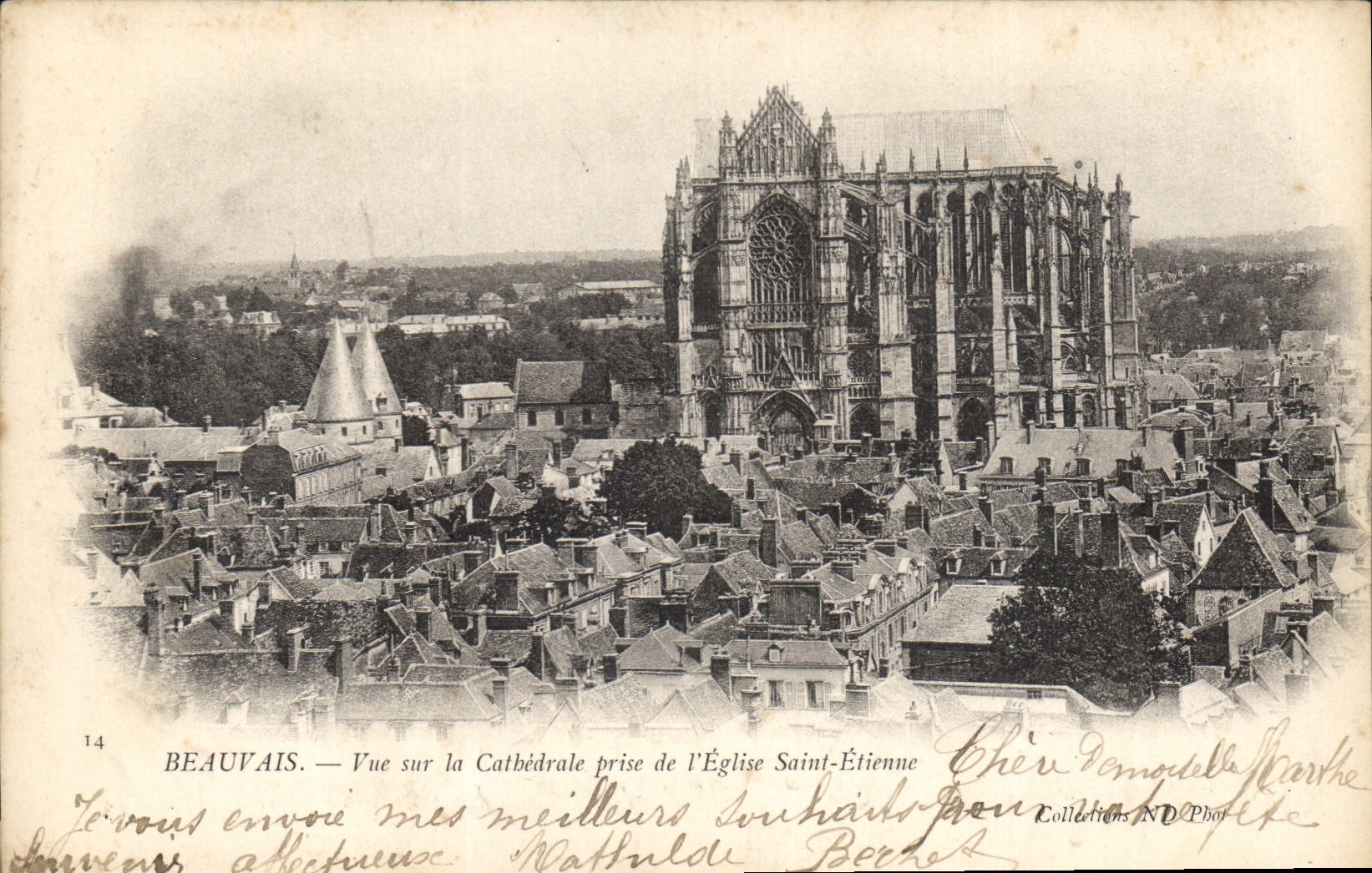 CPA Beauvais Vue sur la Cathedrale prise de l'Eglise Saint Etienne