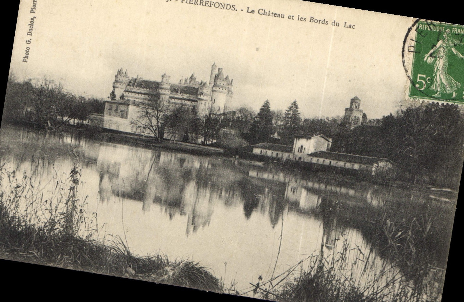 CPA Pierrefonds le Chateau et les Bords du Lac