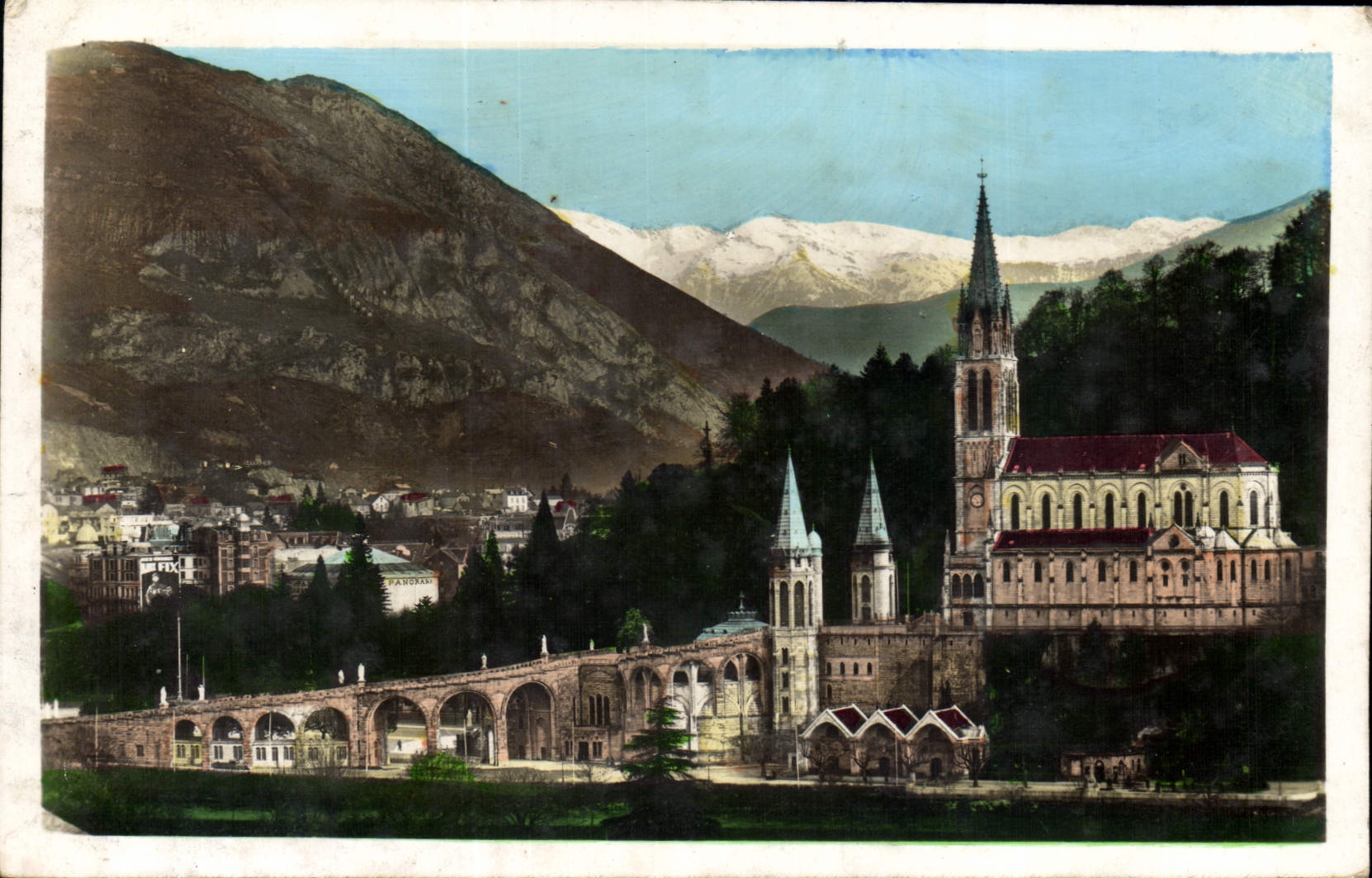 CPA Lourdes La Basilique et le Pic du Jer 