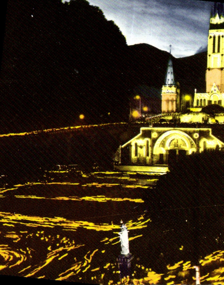 CPA Lourdes La Procession aux Flambeaux 