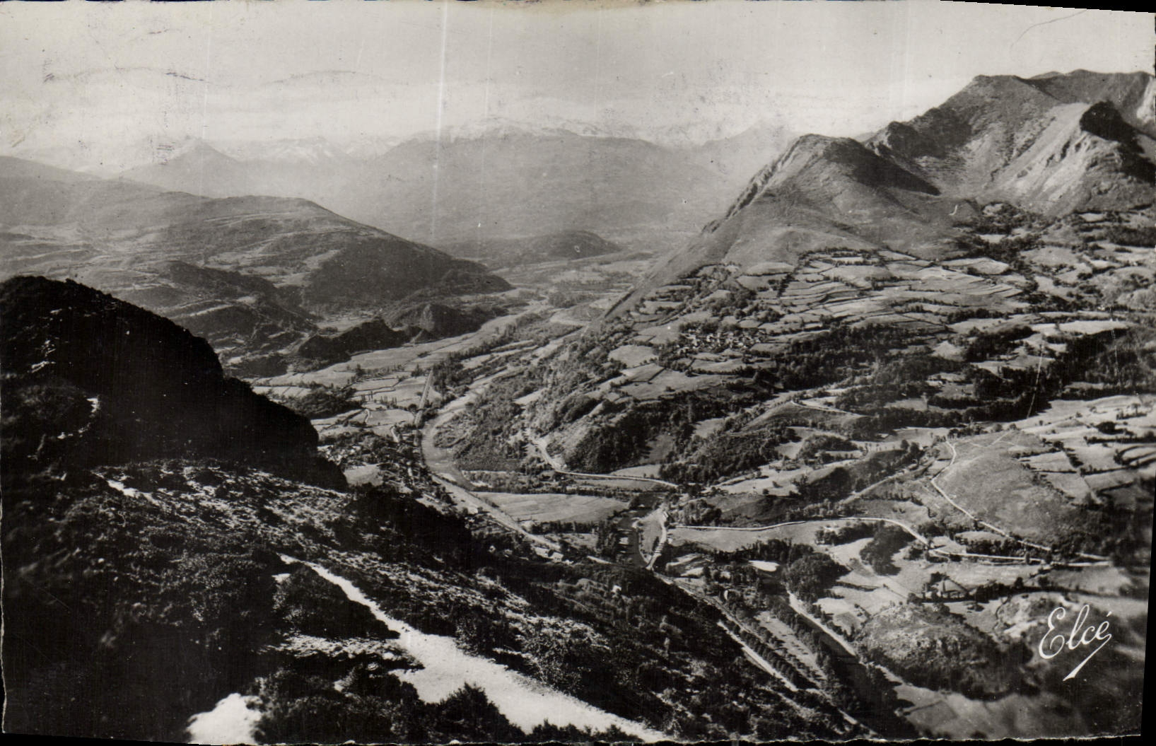 CPA Lourdes La Vallee d'Argeles vue du Pic du Jer 