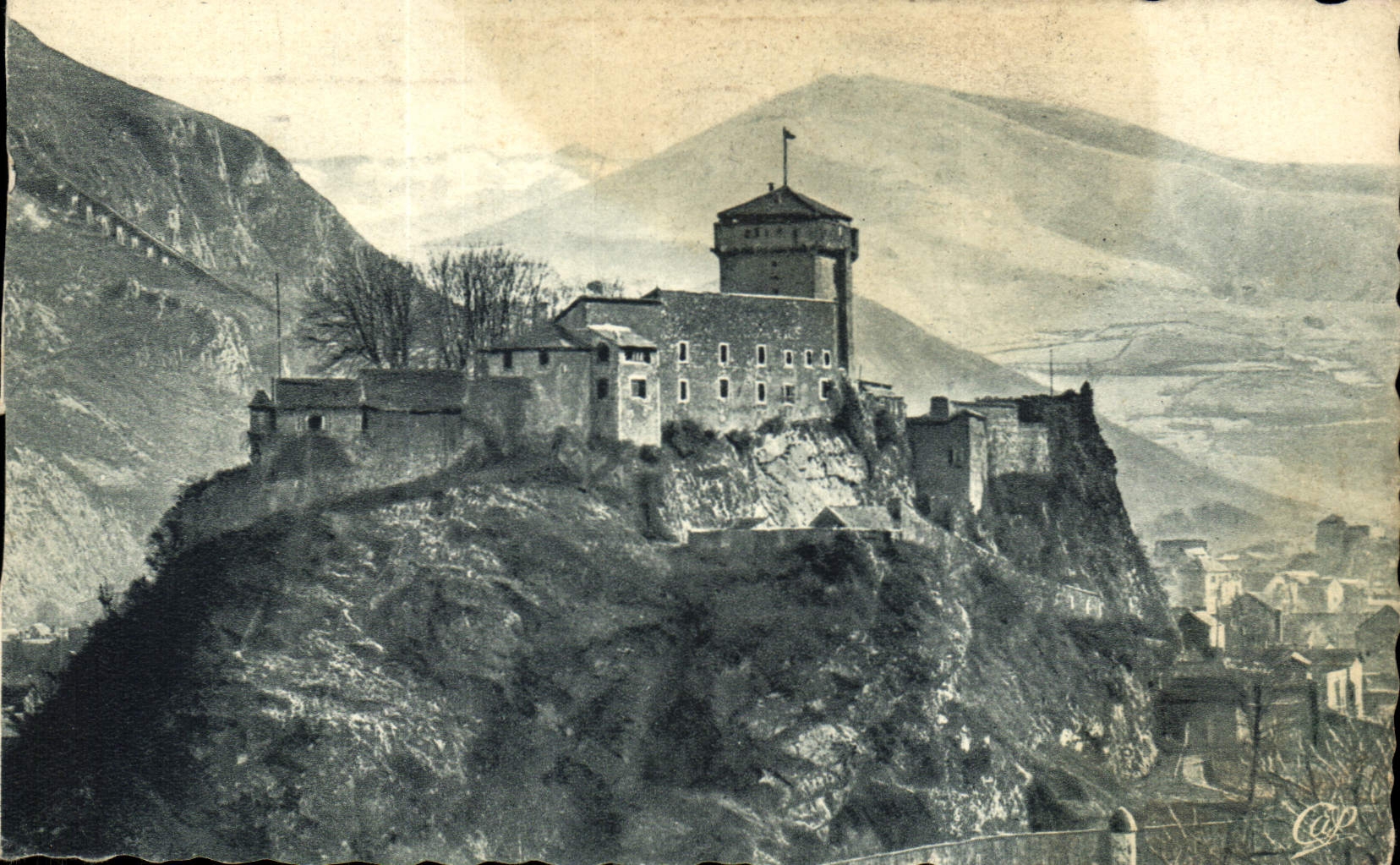 CPA Lourdes Le Chateau Fort 