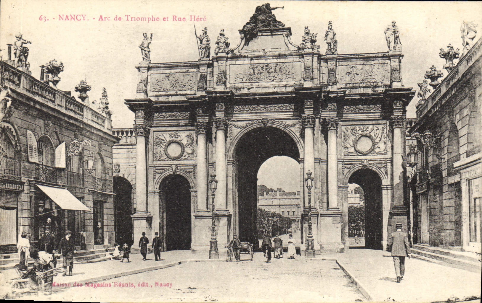CPA Nancy Arc de Triomphe et Rue Here 