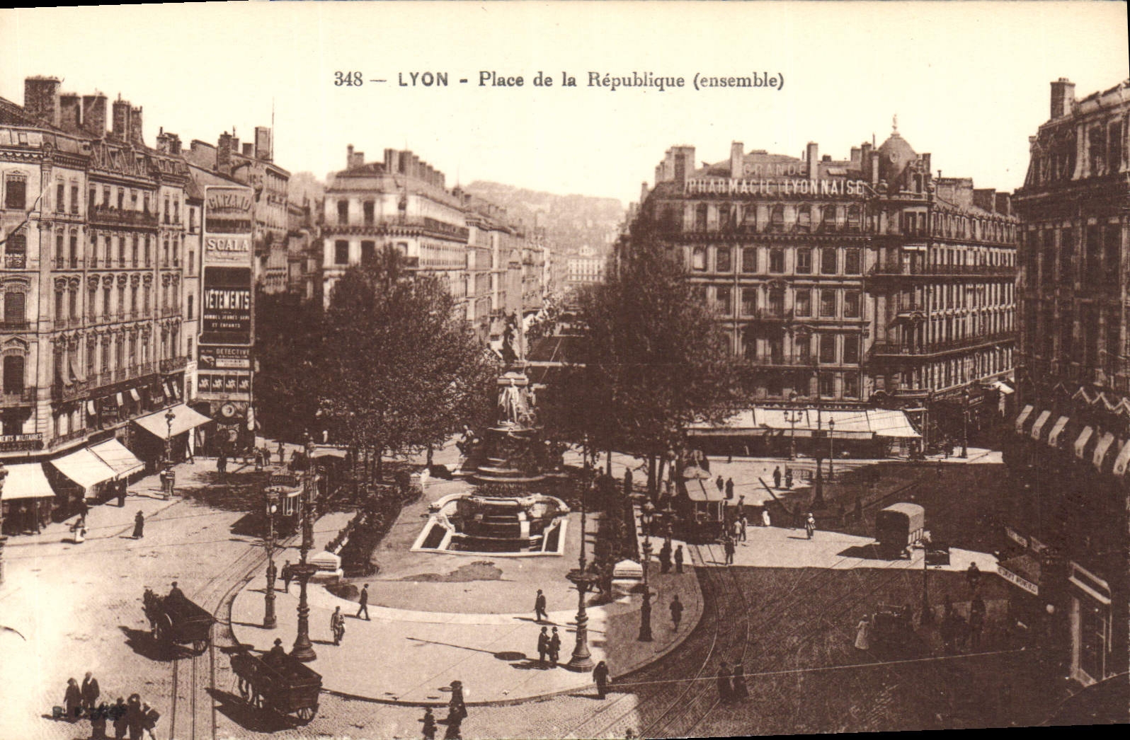 CPA Lyon Place de la Republique 