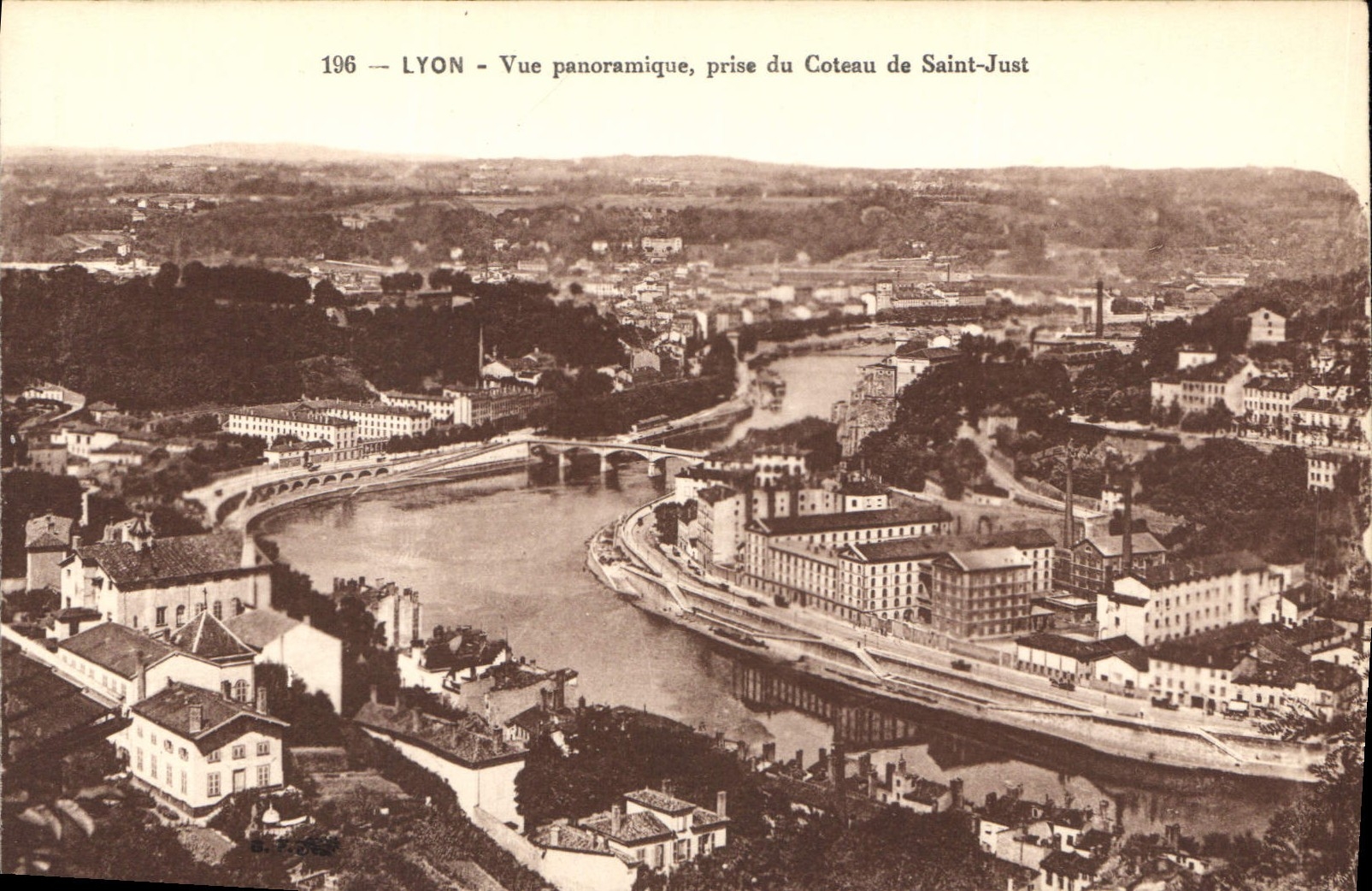 CPA Lyon Vue panoramique prise du Coteau de Saint Just