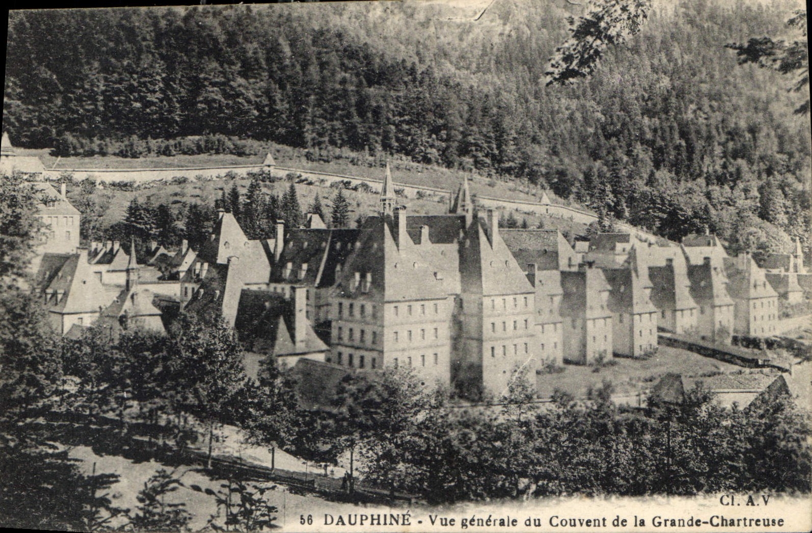 CPA Dauphine Vue generale du Couvent de la Grande Chartreuse 