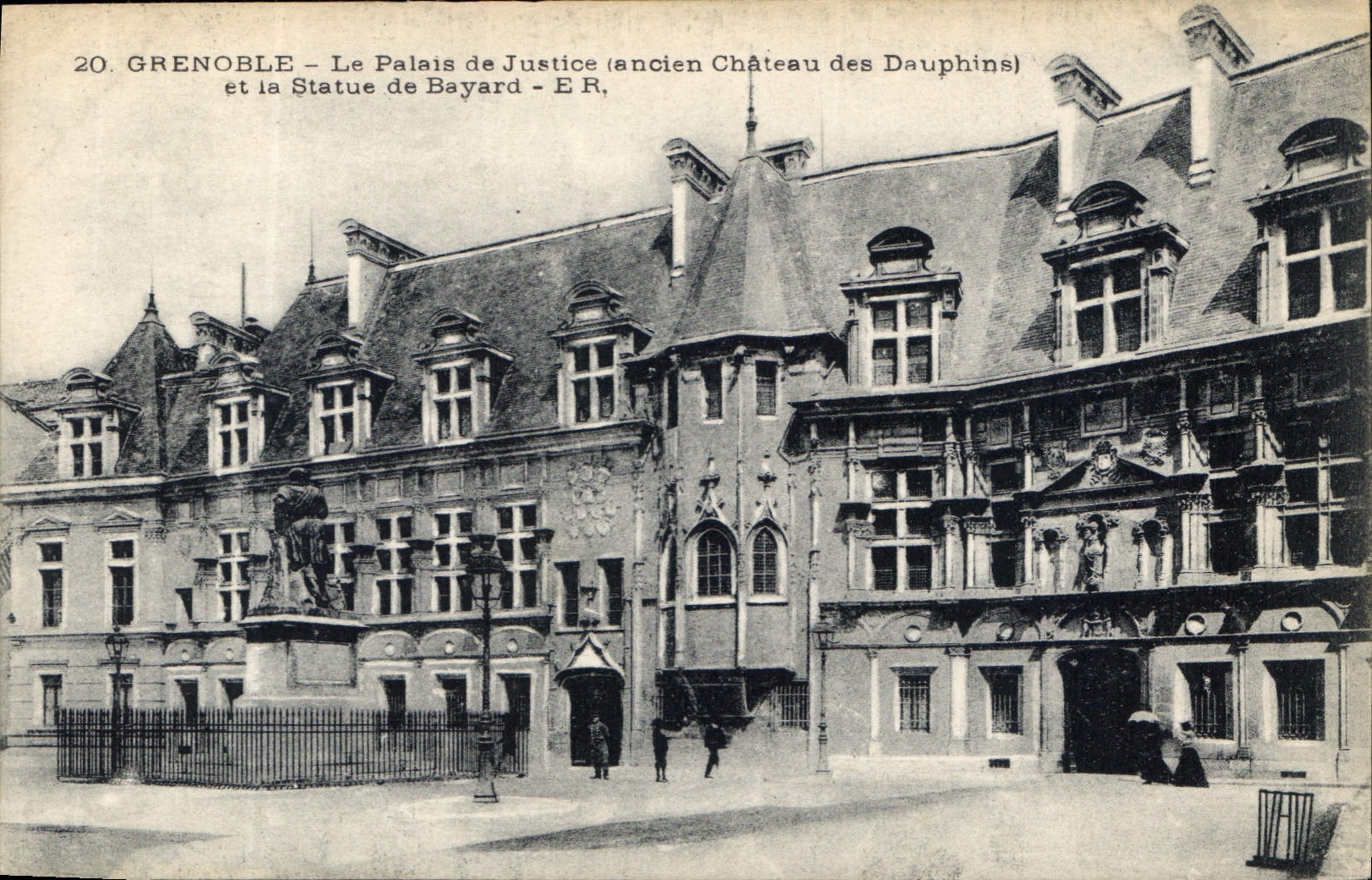CPA Grenoble Le Palais de Justice Ancien Chateau des Dauphine et la Statue de Bayard 