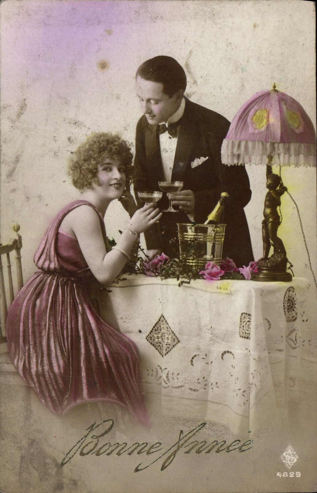 CPA Bonne Annee Femme