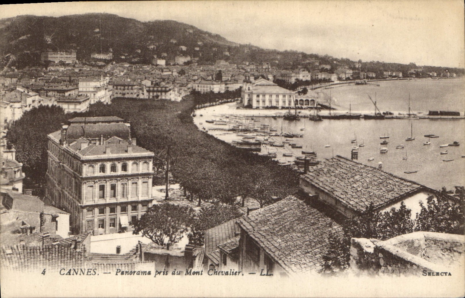 CPA Cannes Panorama pris du Mont Chevalier 
