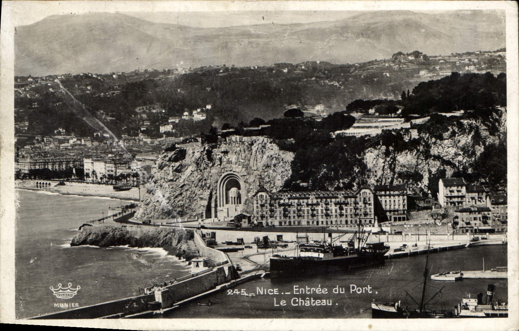 CPA Nice Entree du Port Le Chateau 
