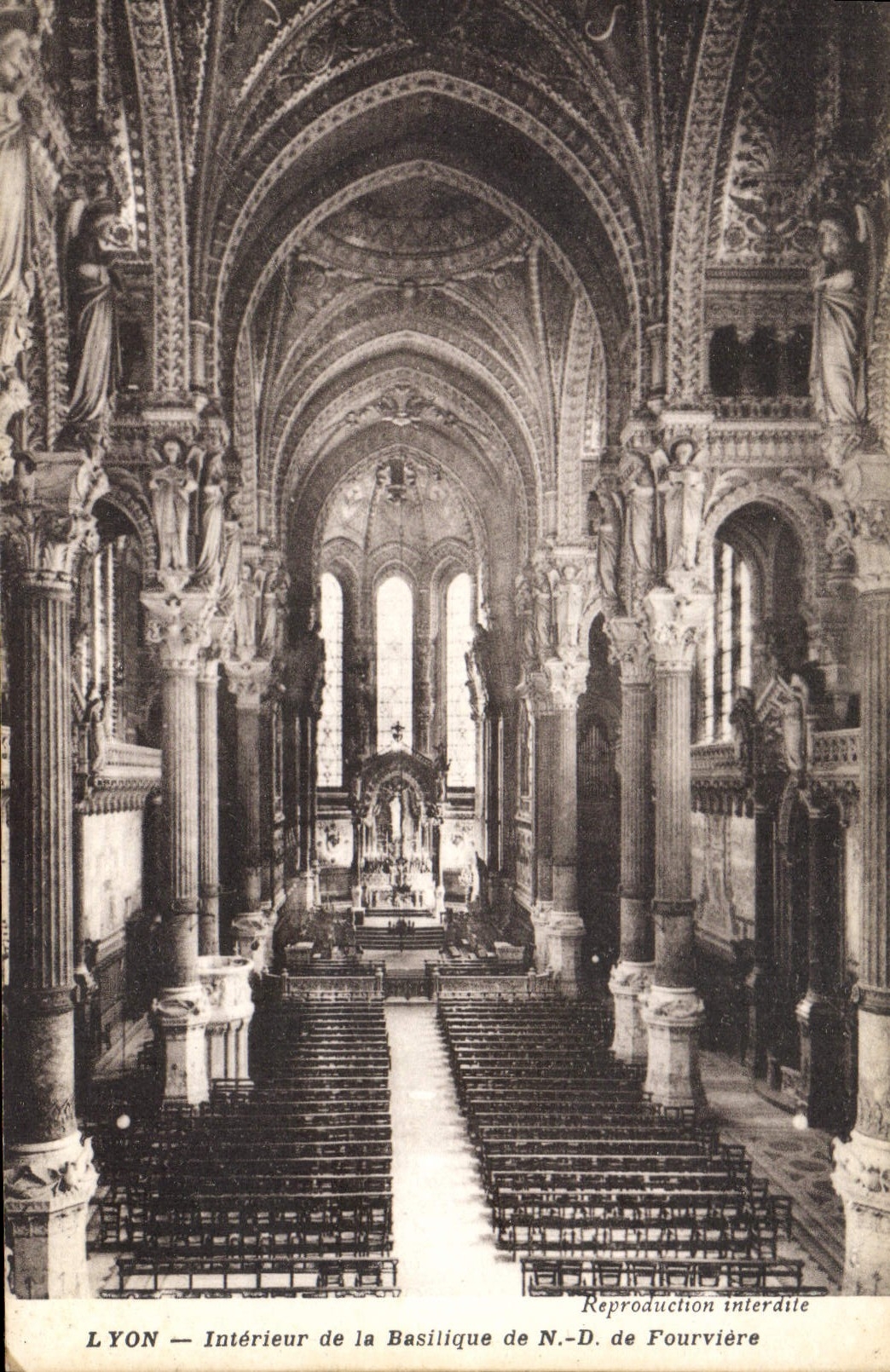 CPA Lyon Interieur de la Basilique de ND de Fourviere
