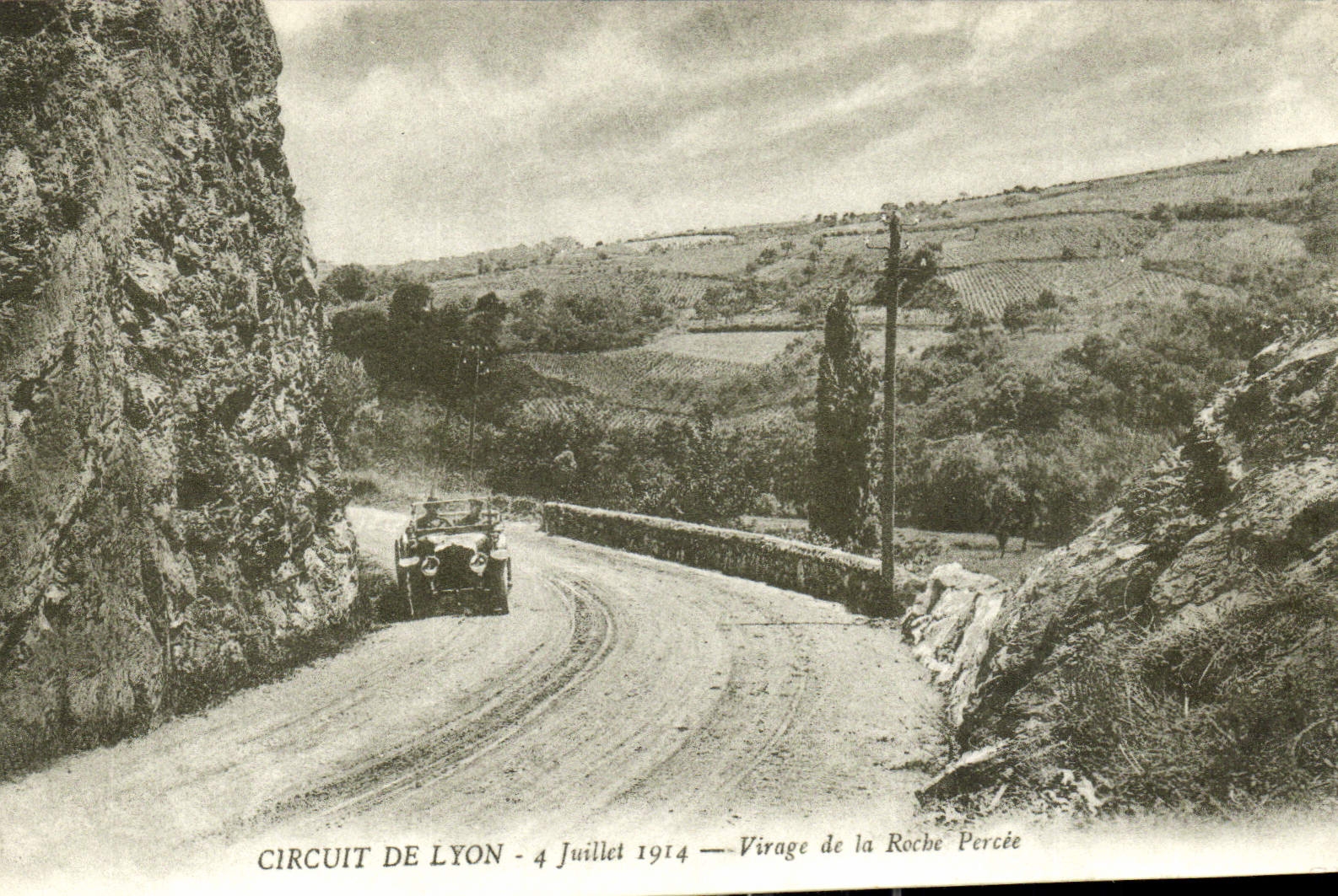 CPA Circuit de Lyon Vierge de la Roche Percee Automobile