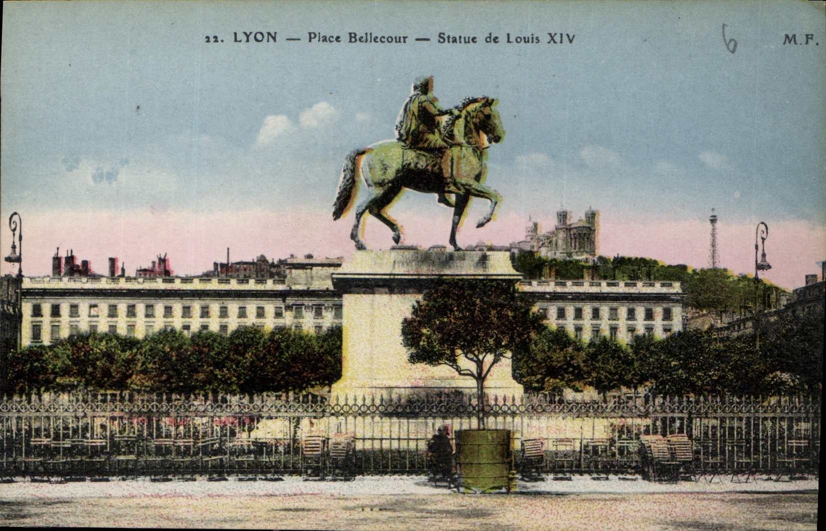 CPA Lyon Place Bellecour Statue de Louis XIV
