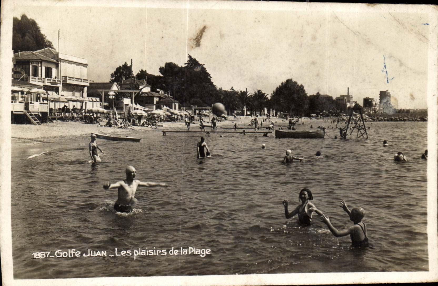 CPA Golfe Juan Les plaisirs de la Plage 