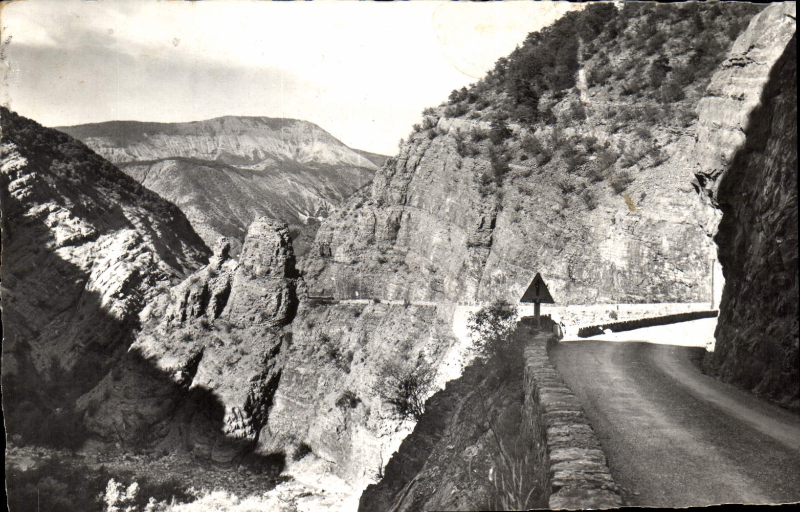 CPA Seyne les Alpes BA Les Gorges de la Blanche vers Serre Poncon