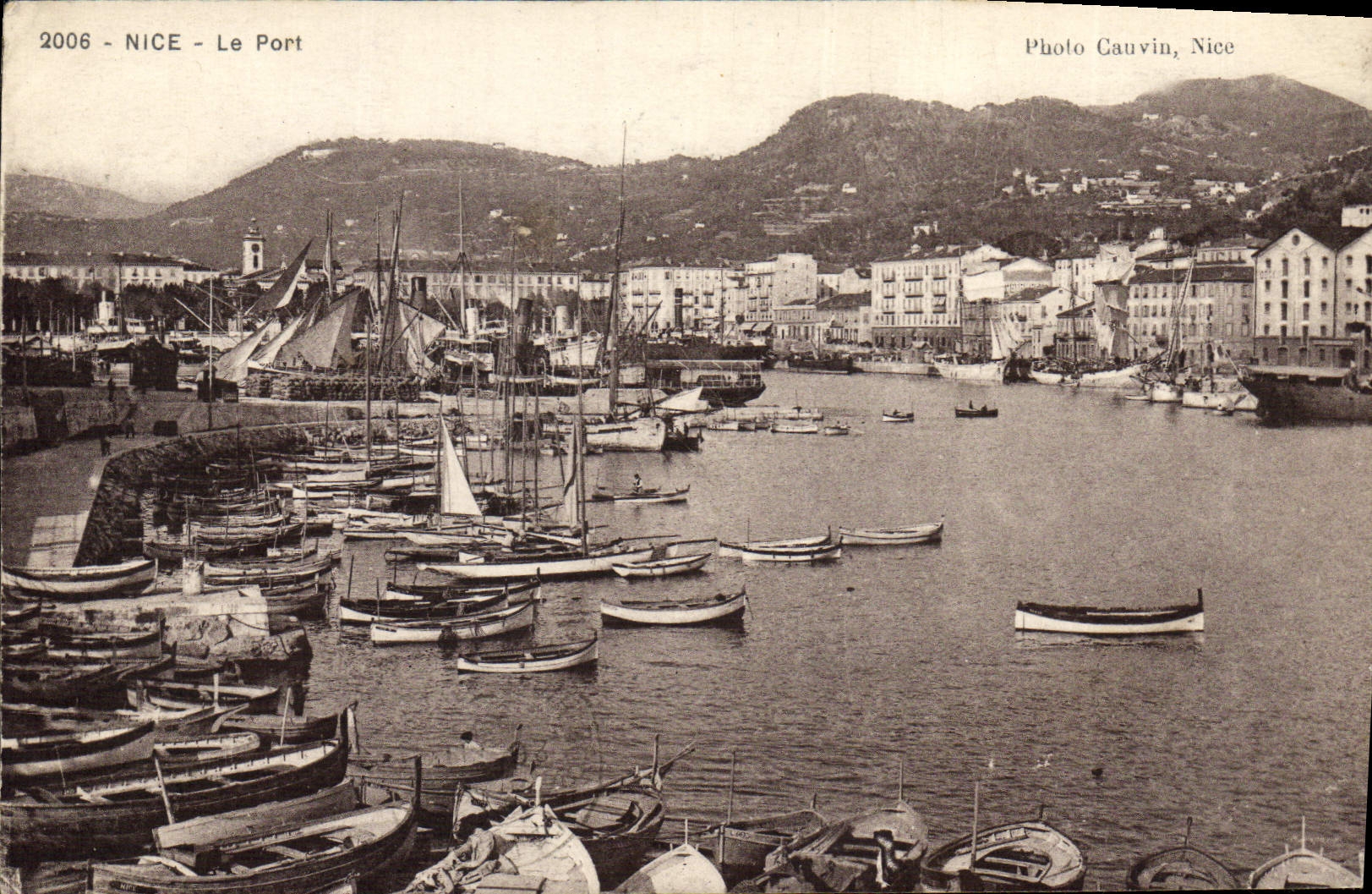 CPA Nice Le Port Bateaux