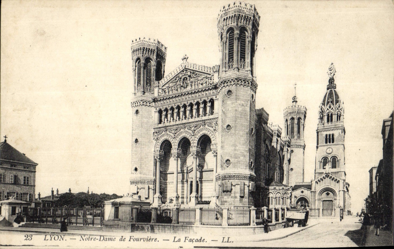 CPA Lyon Notre Dame de Fourviere La Facade
