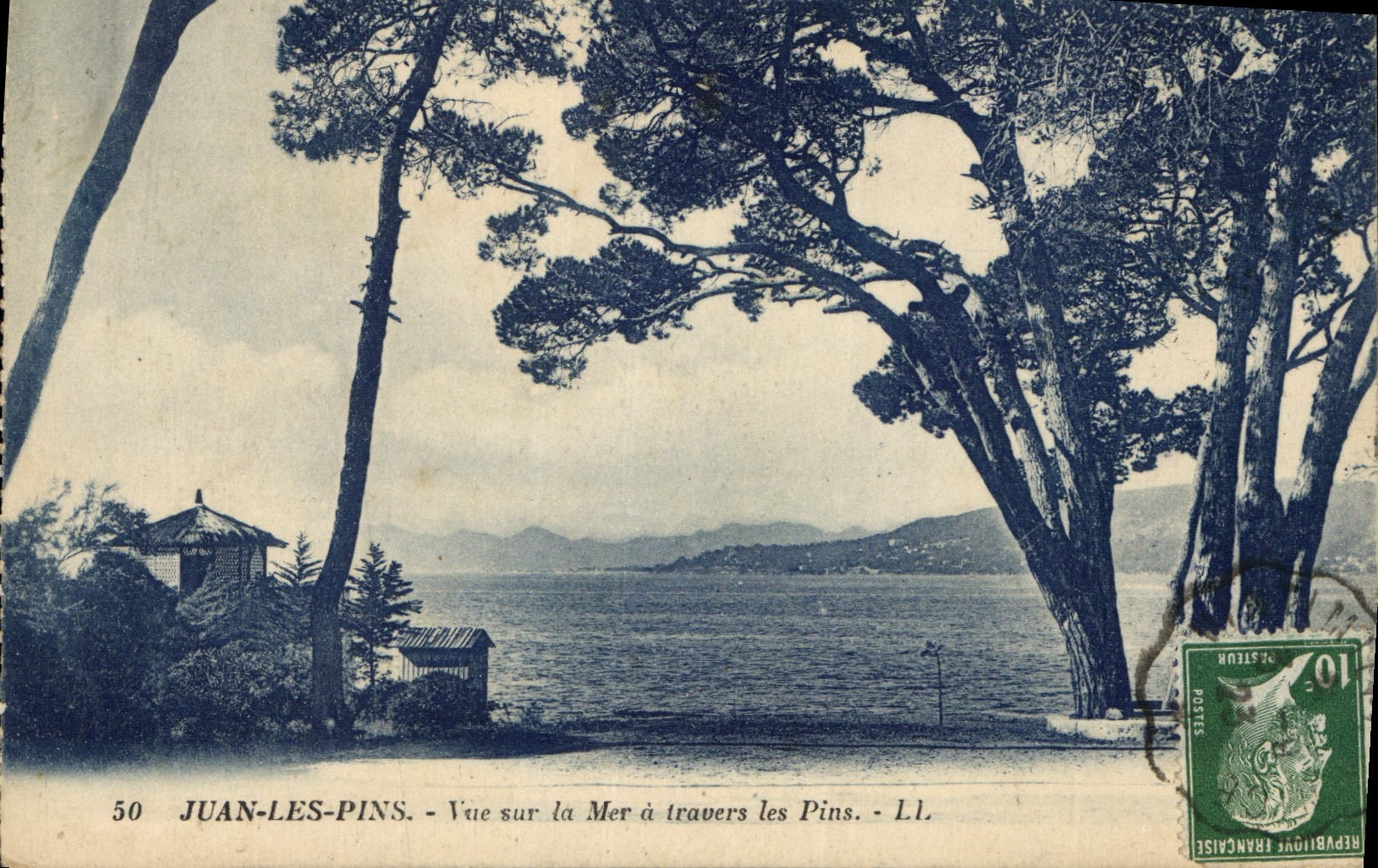 CPA Juan les Pins Vue sur la Mer a travers les Pins 