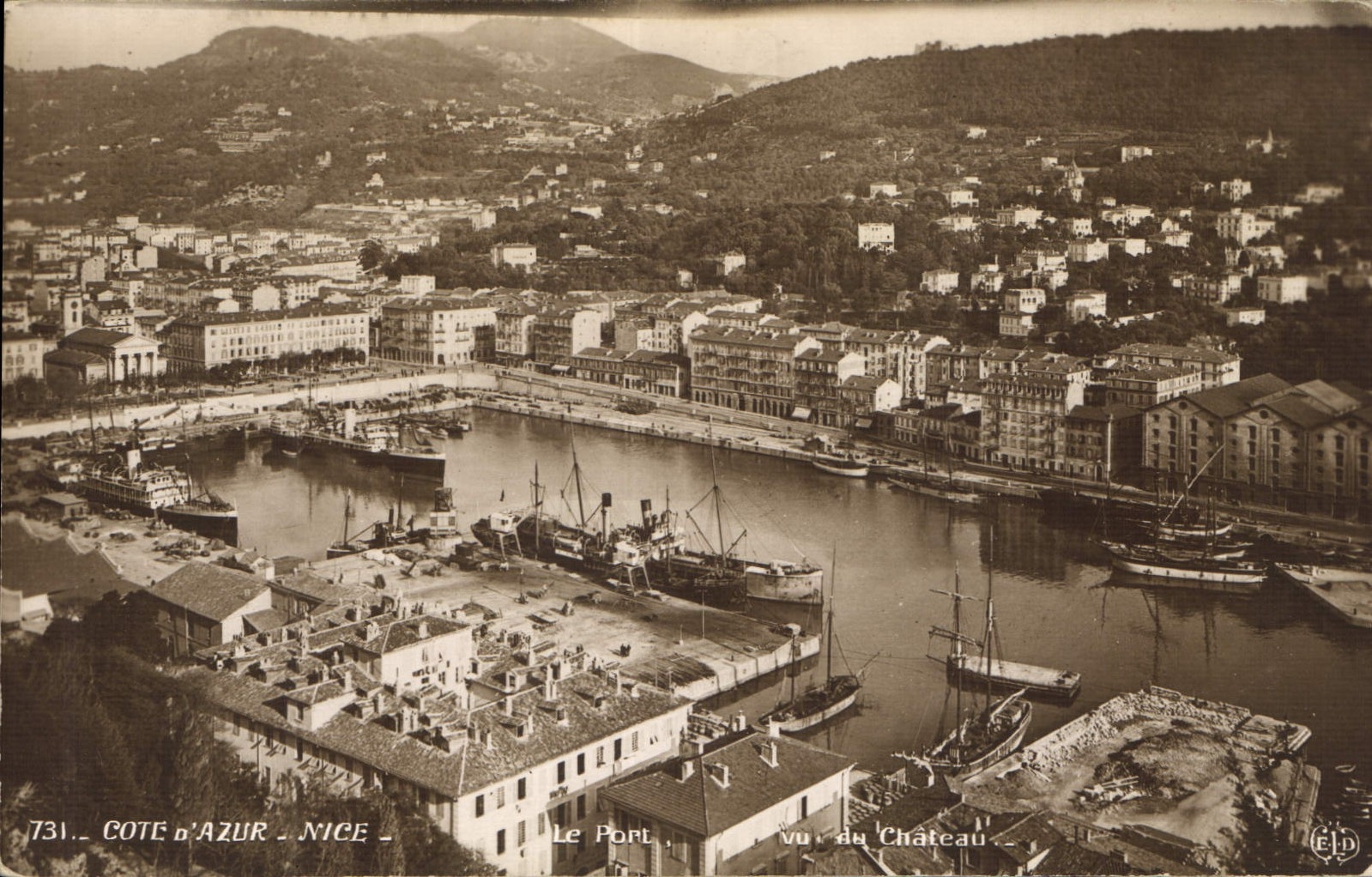 CPA Nice Le Port vu du Chateau 