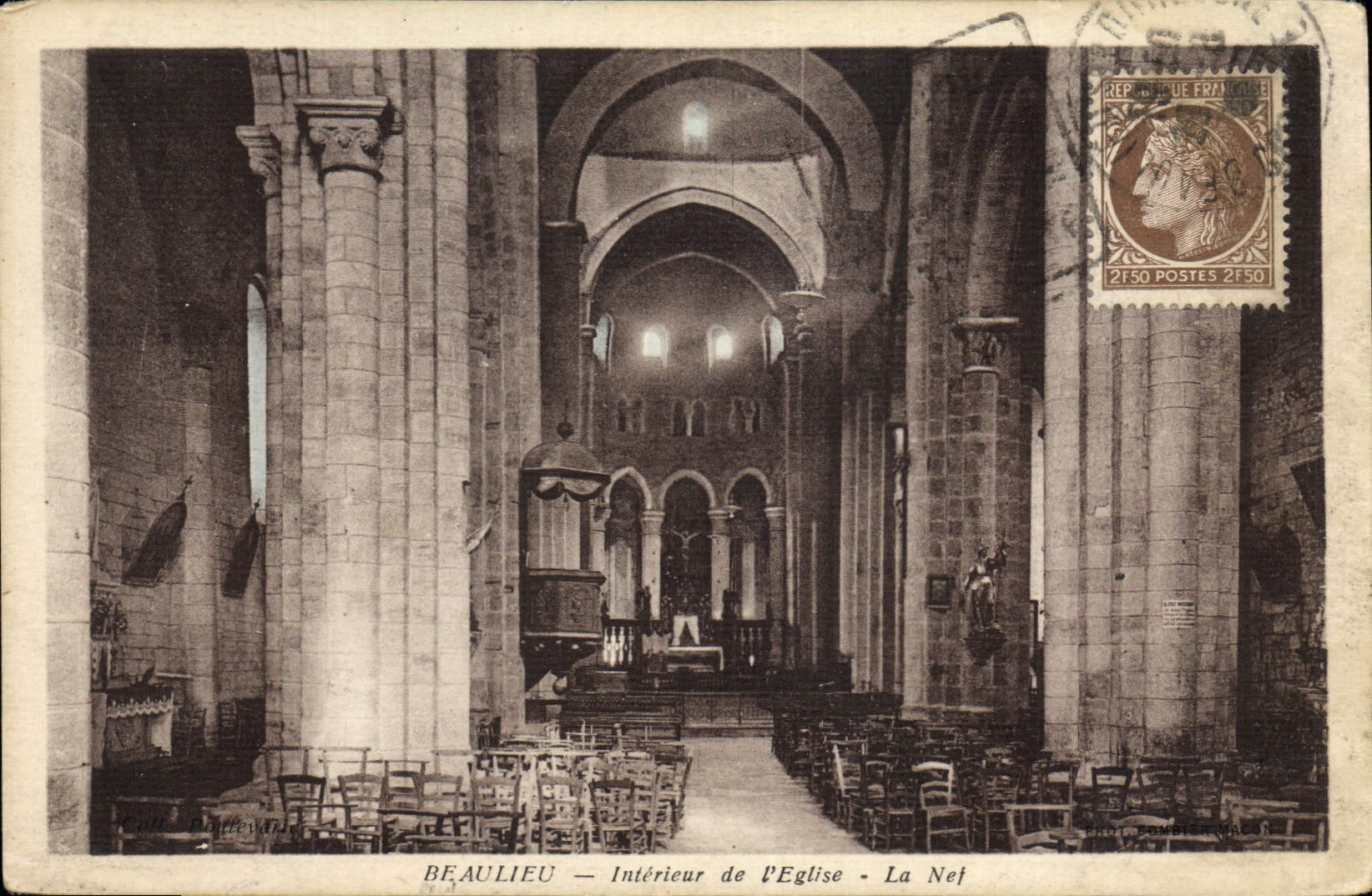CPA Beaulieu Interieur de l'Eglise La Nef