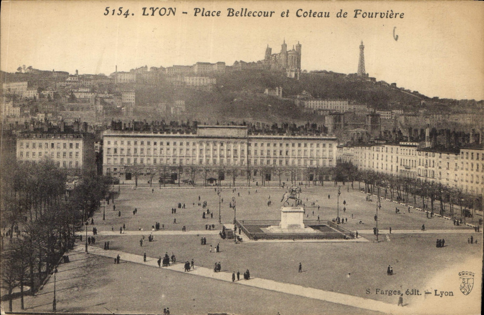 CPA Lyon Place Bellecour et Coteau de Fourviere