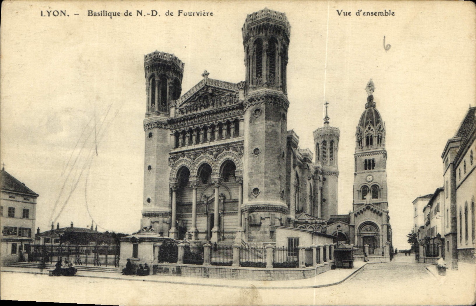 CPA Lyon Basilique de ND de Fourviere Vue d'ensemble
