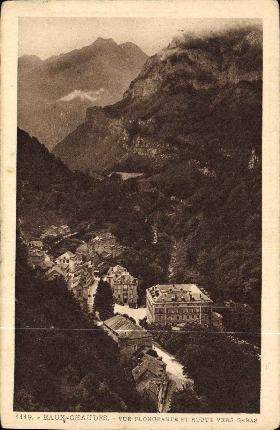 CPA Eaux Chaudes Vue Plongeante et Route Vers Gabas
