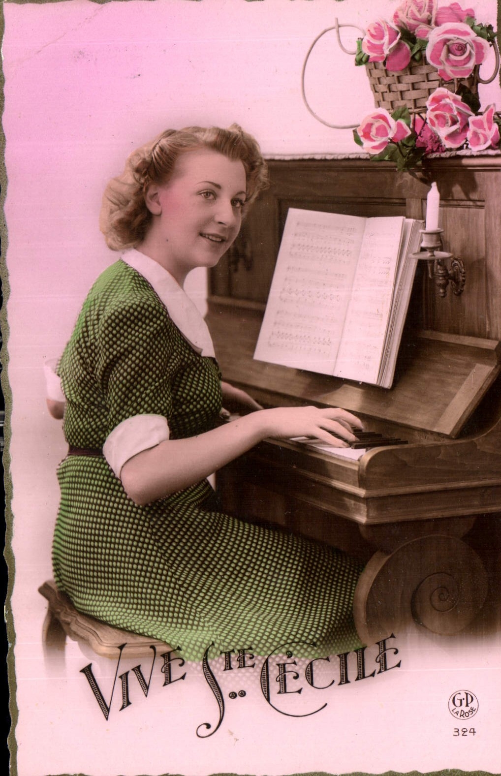CPA Vive Ste Cecile  Femme Piano