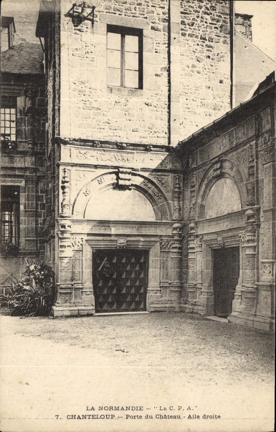 CPA La Normandie Chanteloup Porte du Chateau Aile droite 