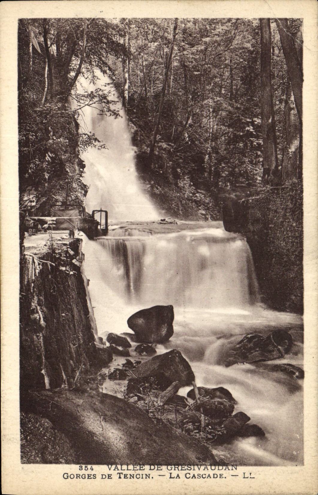 CPA Vallee de Gresivaudan Gorges de Tencin La Cascade